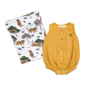 Color White/Mustard Yellow