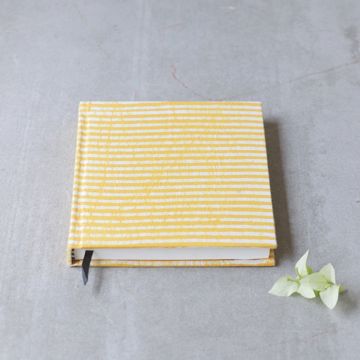 Color Yellow